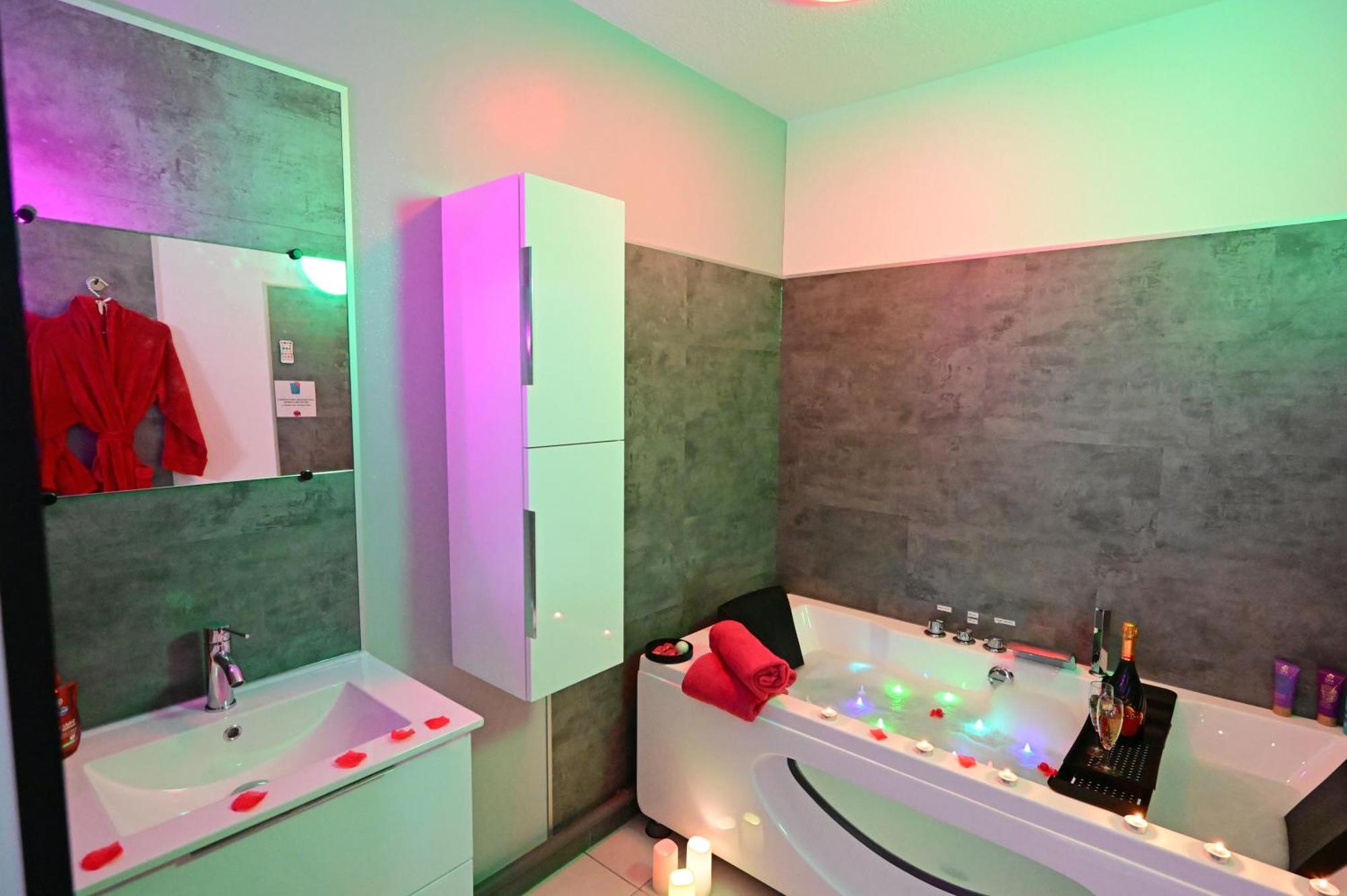 Love Room A Deux Pas De L'Ocean Avec Hammam, Sauna Et Bain A 2 :-) بيسكاروس المظهر الخارجي الصورة